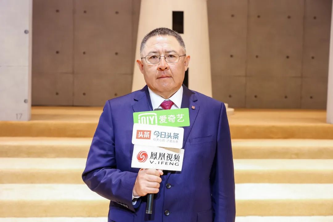  突破與自由，民族服裝定制品牌隆慶祥2023春夏新品發(fā)布會(huì)&ldquo;自由之境&rdquo;圓滿舉行