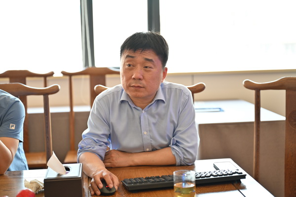 二十位業(yè)內(nèi)大咖齊聚鄭州，共商校服高品質(zhì)發(fā)展大計(jì)