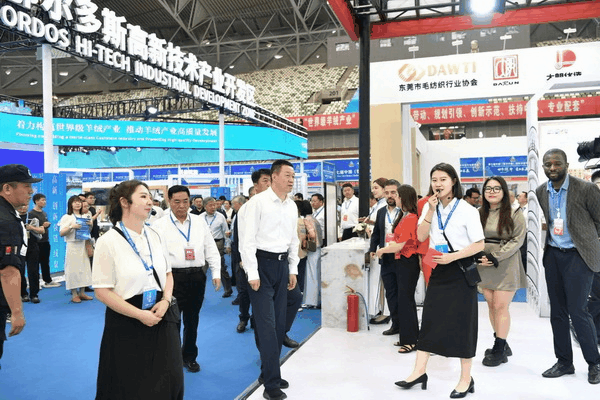36家毛織企業抱團參展中國（鄂爾多斯）國際羊絨羊毛展覽會，提升大朗品牌知名度 