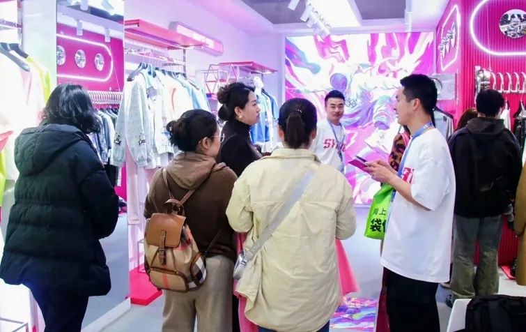 銀基廣場攜六大原創品牌亮相CHIC2025（春季），展現中部地區時尚力量