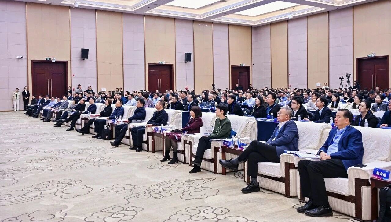 鏈合東西&middot;融創未來，2025紡織服裝產業園區供應鏈高質量發展大會在阿拉爾隆重召開