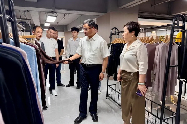 中國紡織品進(jìn)出口商會曹甲昌會長出席廣交會相關(guān)活動并調(diào)研企業(yè)