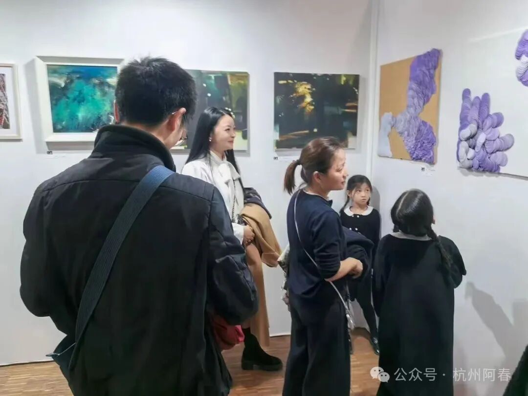 深趴藝術(shù)圈的那點事，為什么當(dāng)代藝術(shù)家傅素琴的龍鱗片會被法國盧浮宮收藏？