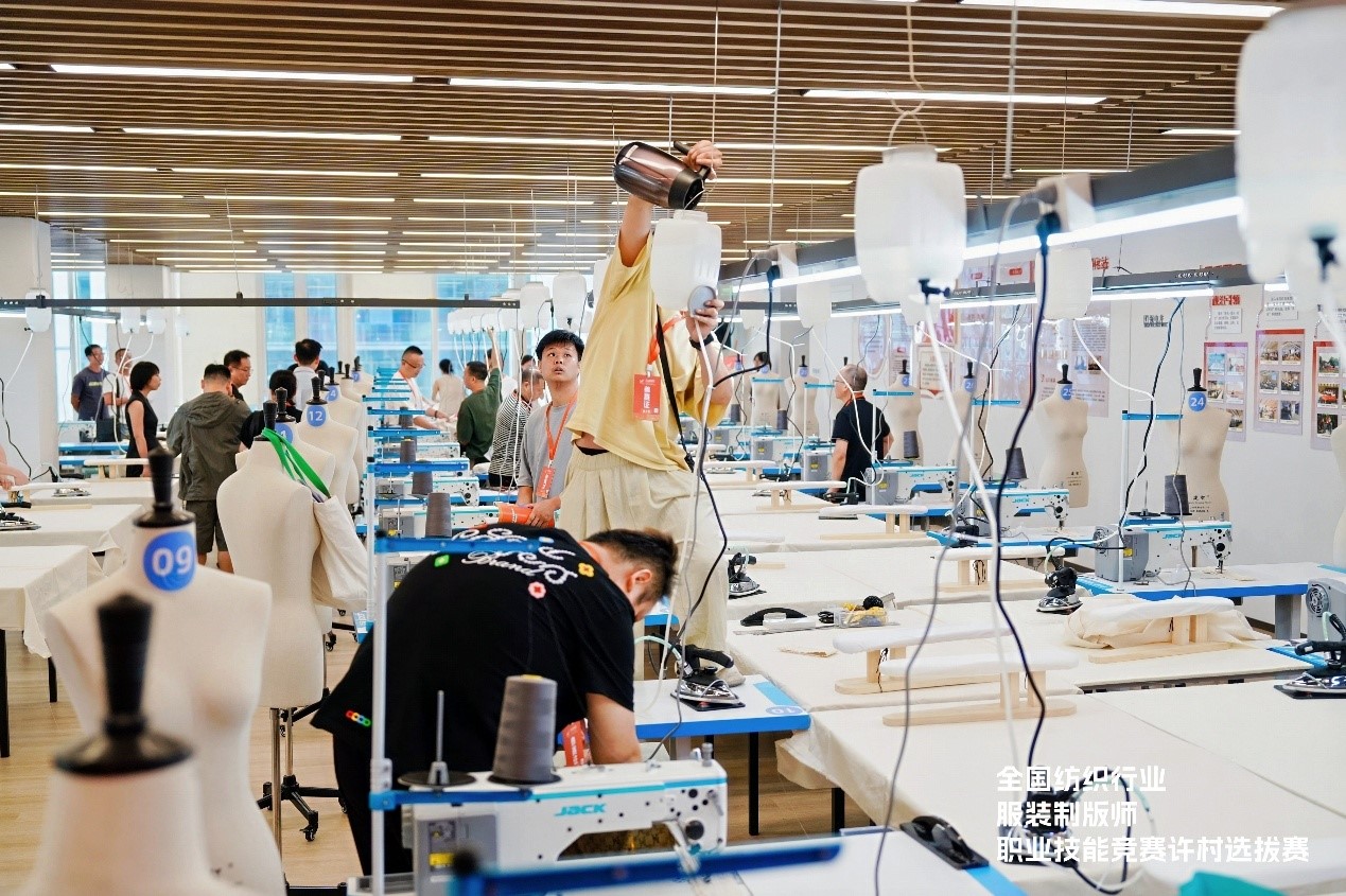 全國(guó)紡織行業(yè)服裝制版師/縫紉工職業(yè)技能競(jìng)賽許村選拔賽鳴鑼開(kāi)賽，助力許村服裝產(chǎn)業(yè)提質(zhì)升級(jí)