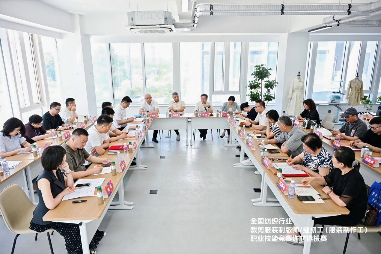 全國(guó)紡織行業(yè)服裝制版師/縫紉工職業(yè)技能競(jìng)賽許村選拔賽鳴鑼開(kāi)賽，助力許村服裝產(chǎn)業(yè)提質(zhì)升級(jí)