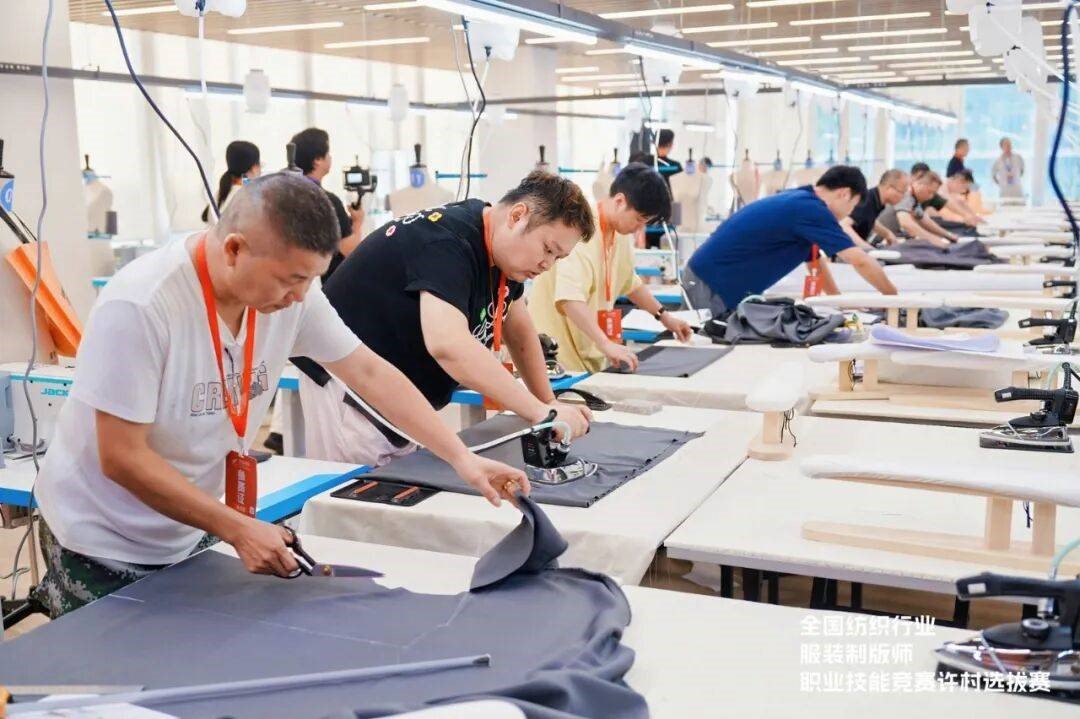 匠心比武立工藝標(biāo)桿&mdash;&mdash;全國(guó)紡織行業(yè)服裝制版師、縫紉工技能競(jìng)賽許村選拔賽開賽