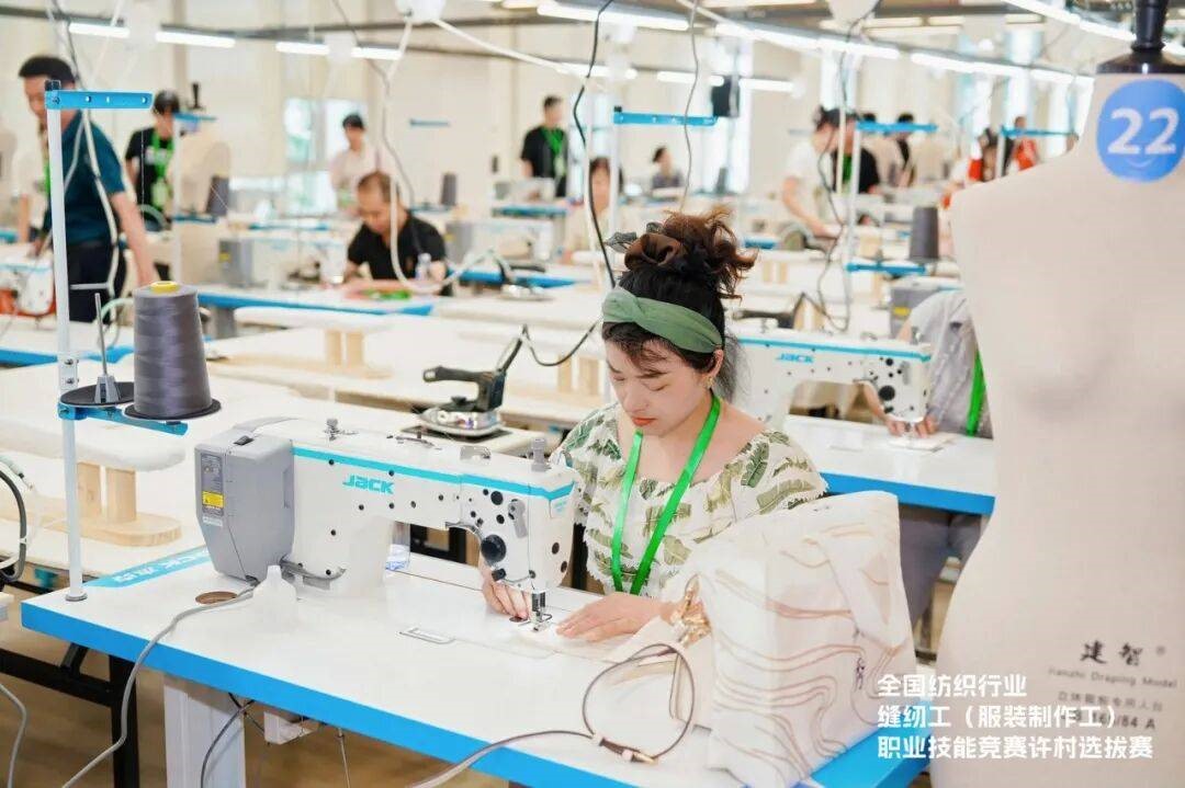 匠心比武立工藝標(biāo)桿&mdash;&mdash;全國(guó)紡織行業(yè)服裝制版師、縫紉工技能競(jìng)賽許村選拔賽開賽