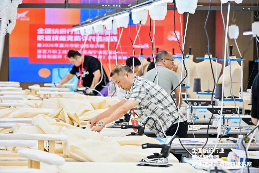 匠心比武立工藝標(biāo)桿&mdash;&mdash;全國(guó)紡織行業(yè)服裝制版師、縫紉工技能競(jìng)賽許村選拔賽開賽