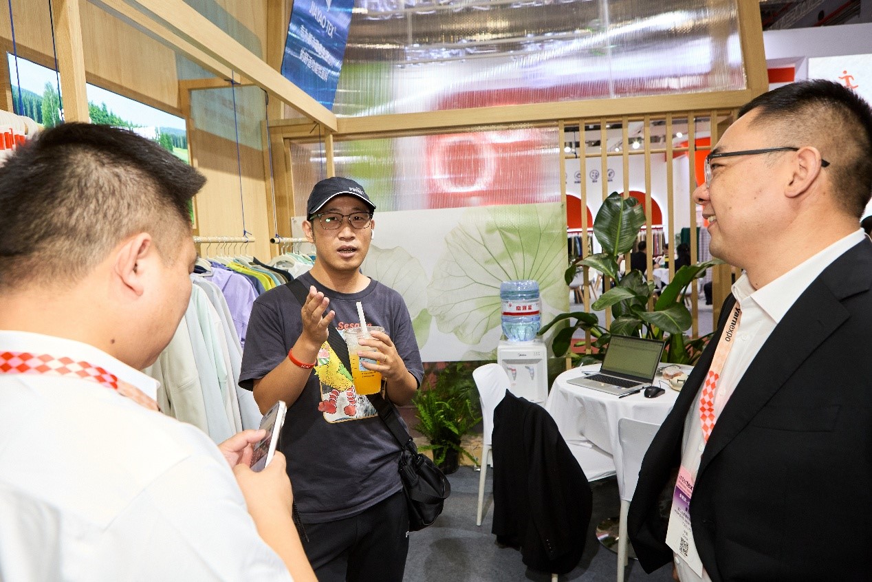 無氟性能實證!嘉耀紡織攜小荷盾™三大系列產(chǎn)品亮相2026intertextile秋冬展