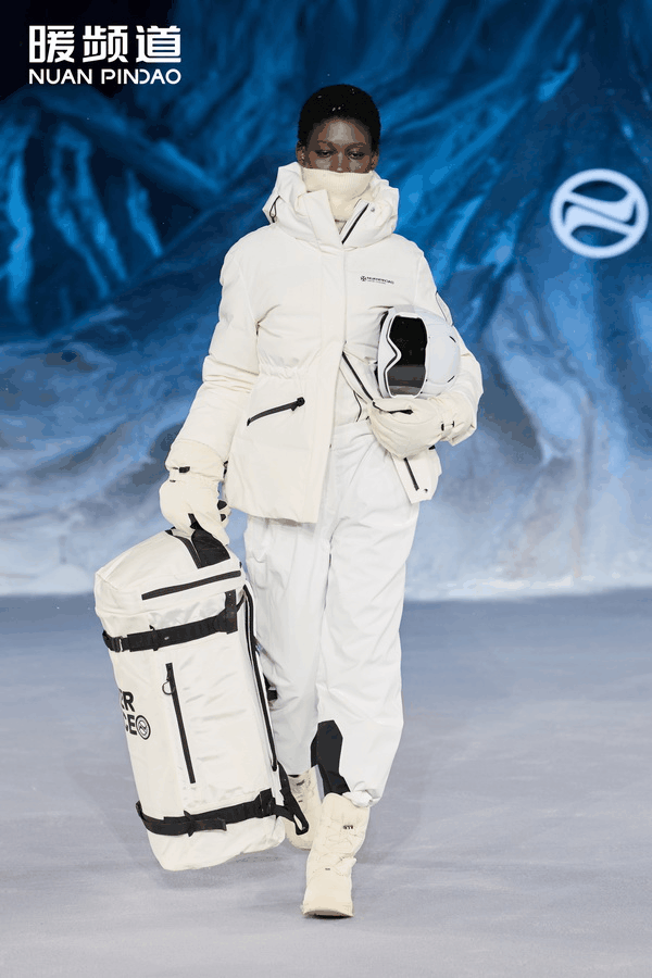 「踏雪登峰」暖頻道▁▁2026 戶外專業(yè)羽絨服大秀杭州啟幕